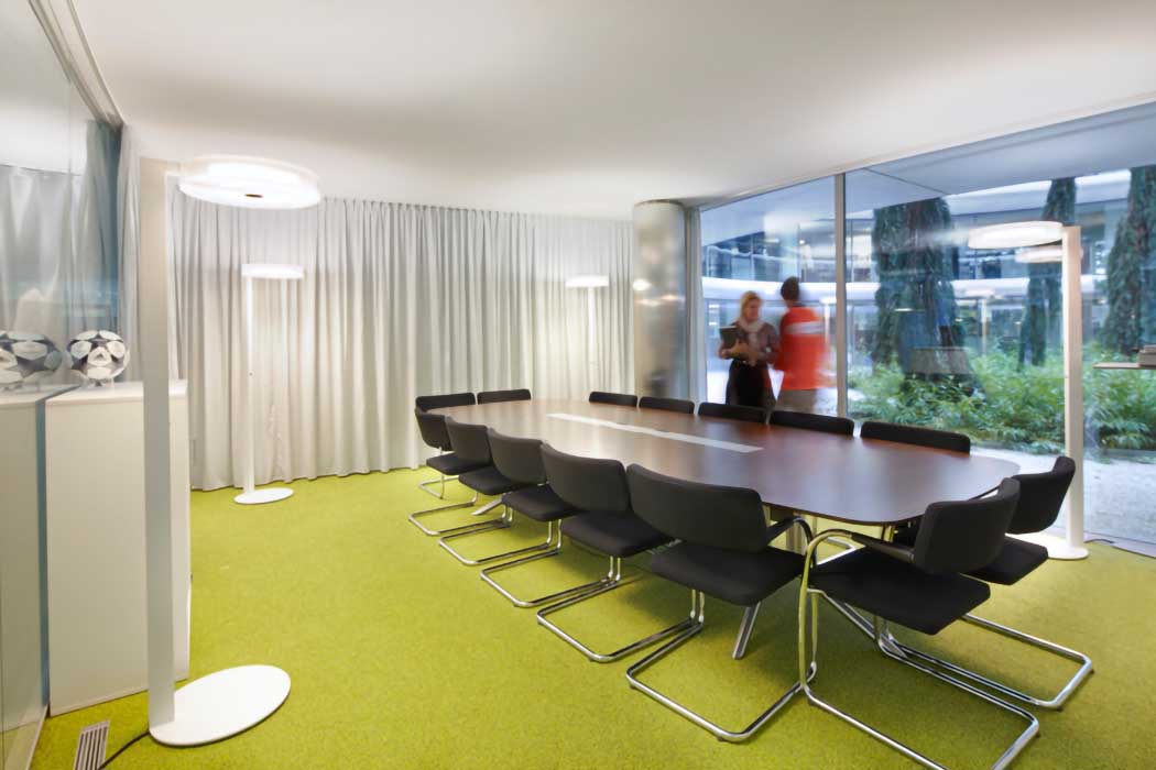 Interni Uffici Direzionali e meeting room con vetrate